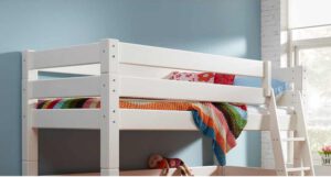 Turvapiire ümber voodi